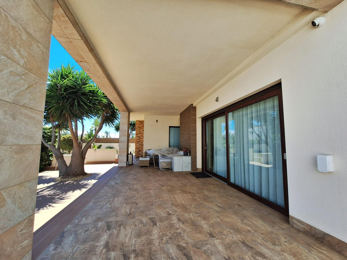 House – Detached Villa in Torrevieja
