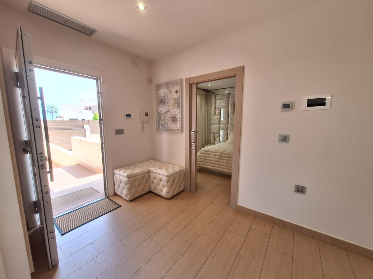 House – Detached Villa in Torrevieja
