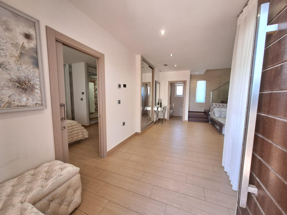 House – Detached Villa in Torrevieja