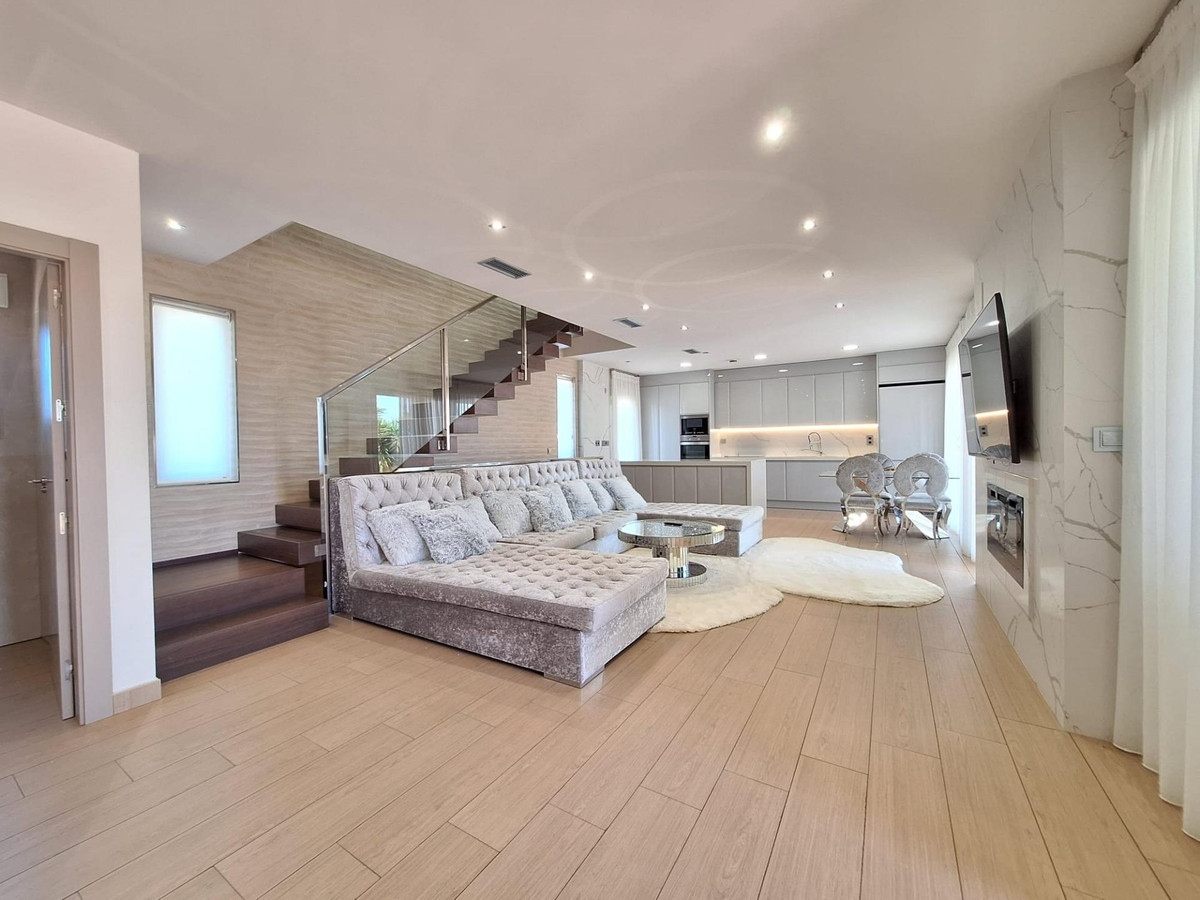 House – Detached Villa in Torrevieja