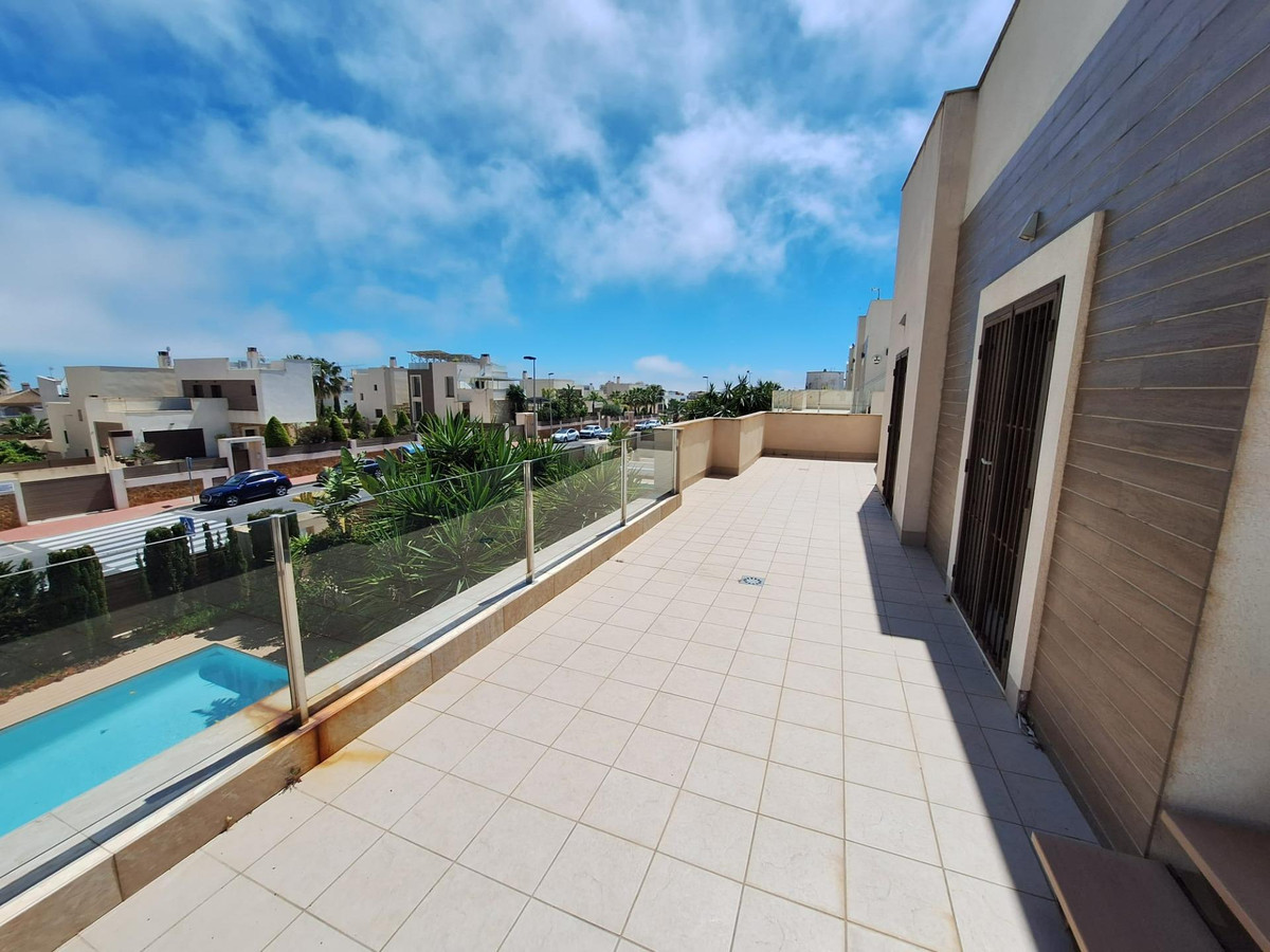 House – Detached Villa in Torrevieja