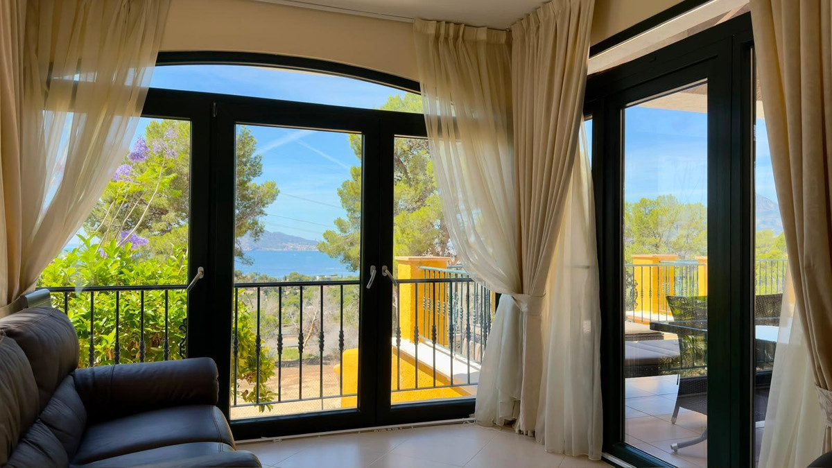 House – Bungalow in Altea