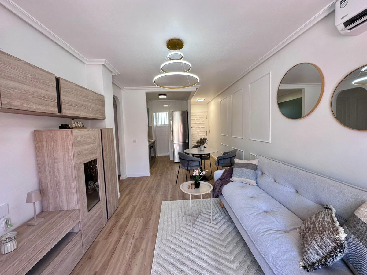 ShowFeedImage Apartment – Middle Floor Apartment in Torrevieja
