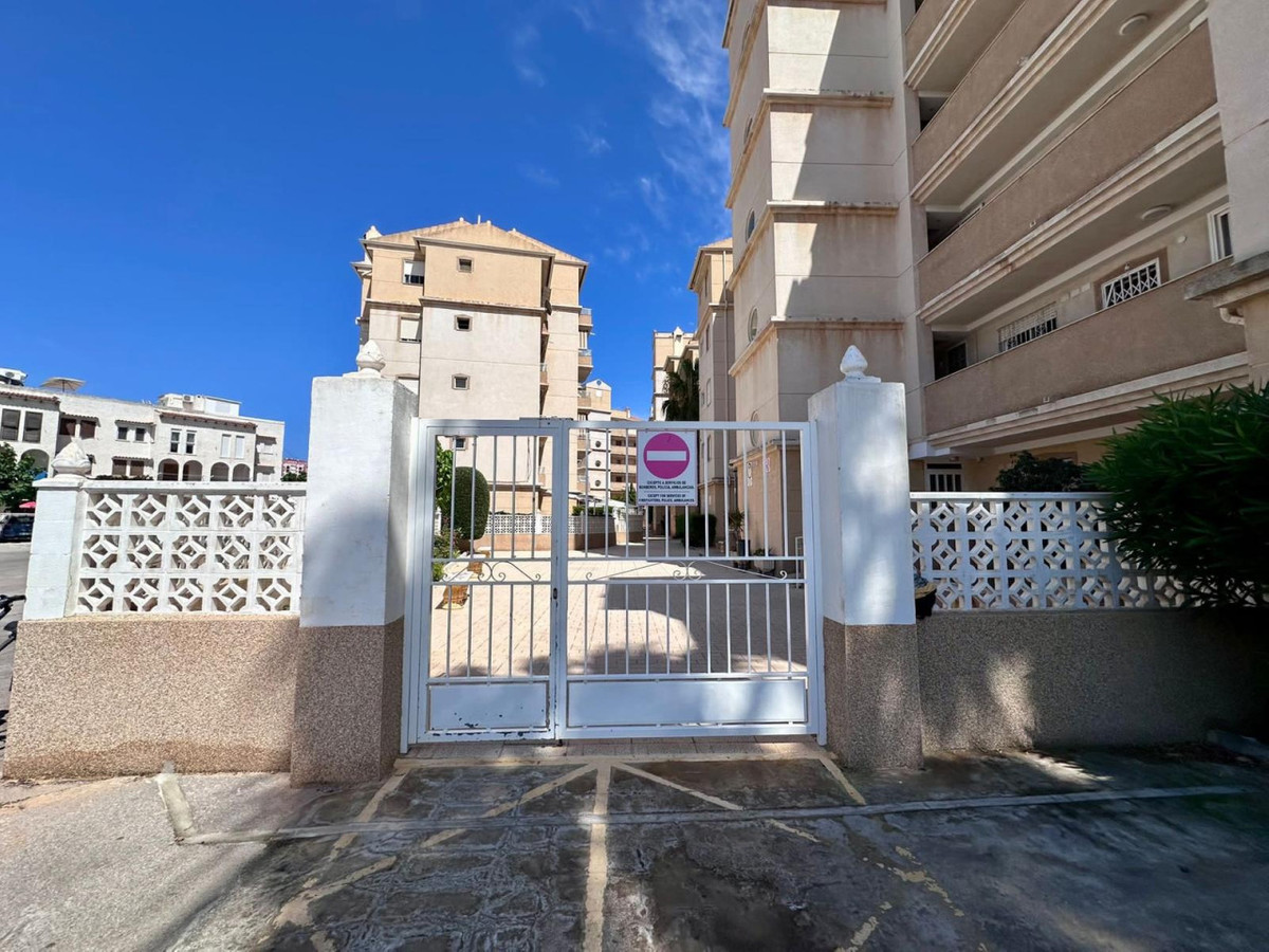 ShowFeedImage Apartment – Middle Floor Apartment in Torrevieja