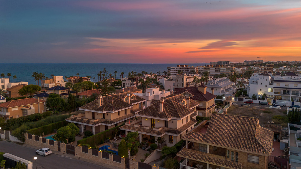ShowFeedImage House – Detached Villa in Torrevieja