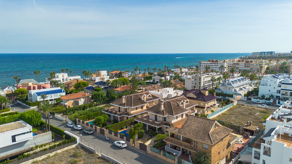 ShowFeedImage House – Detached Villa in Torrevieja