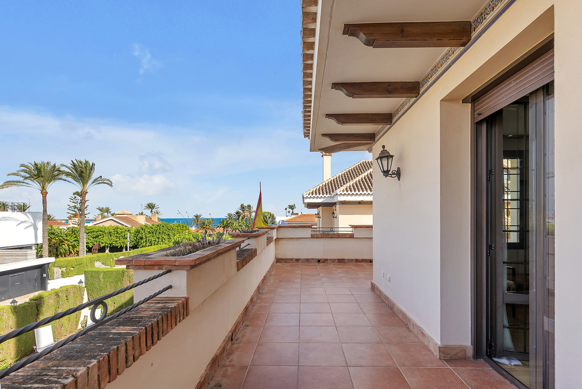 ShowFeedImage House – Detached Villa in Torrevieja
