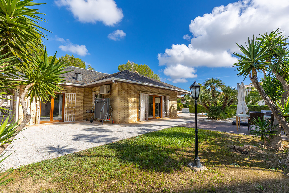 ShowFeedImage House – Detached Villa in Orihuela