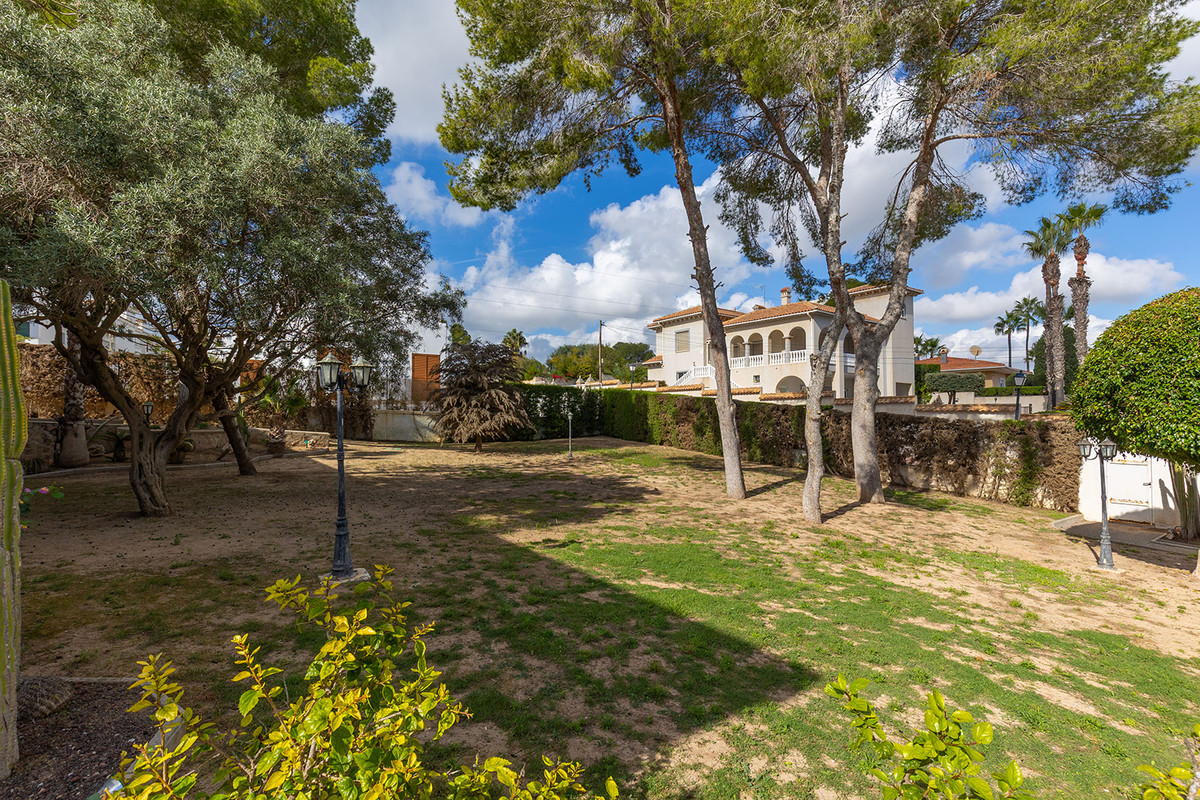 ShowFeedImage House – Detached Villa in Orihuela