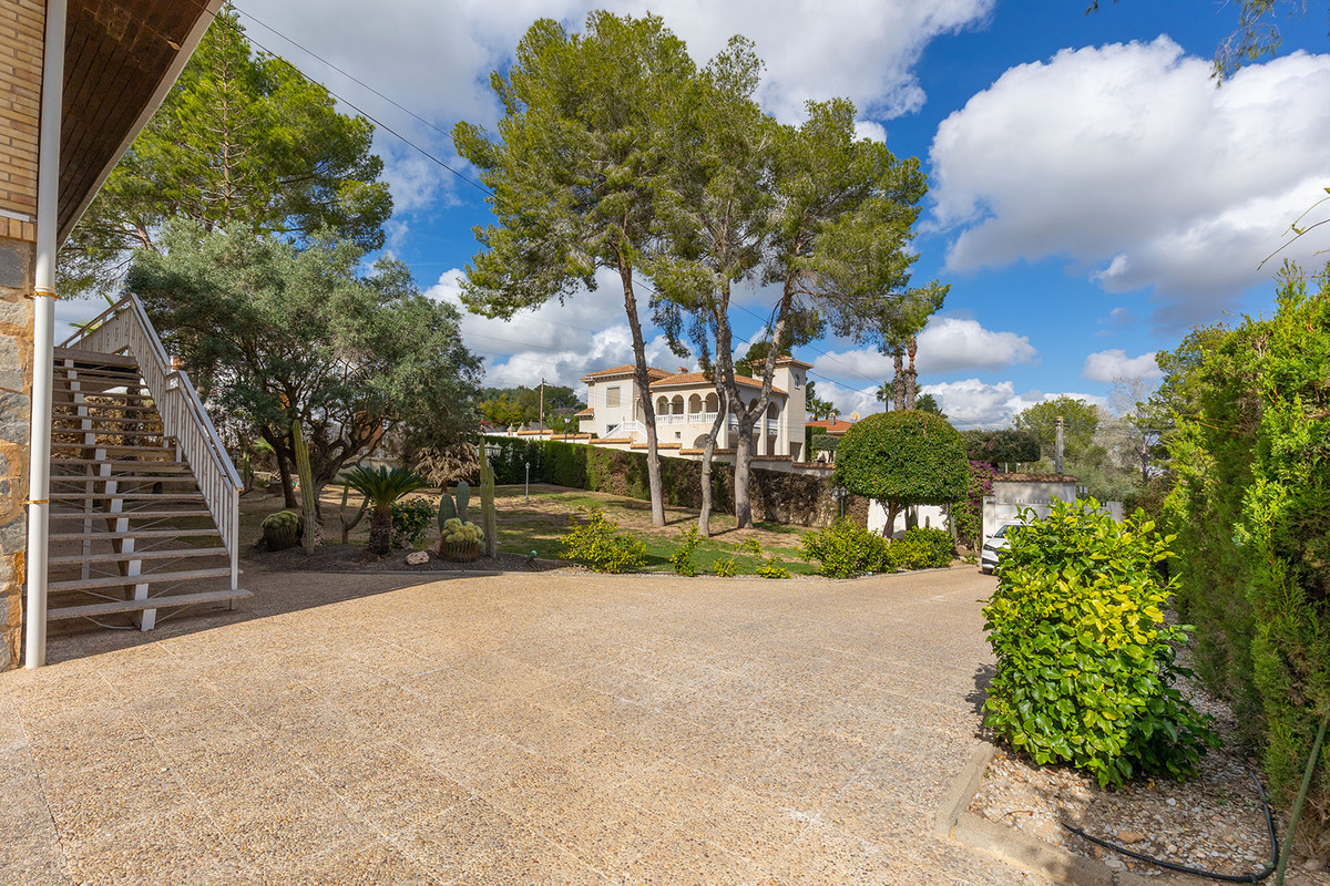 ShowFeedImage House – Detached Villa in Orihuela