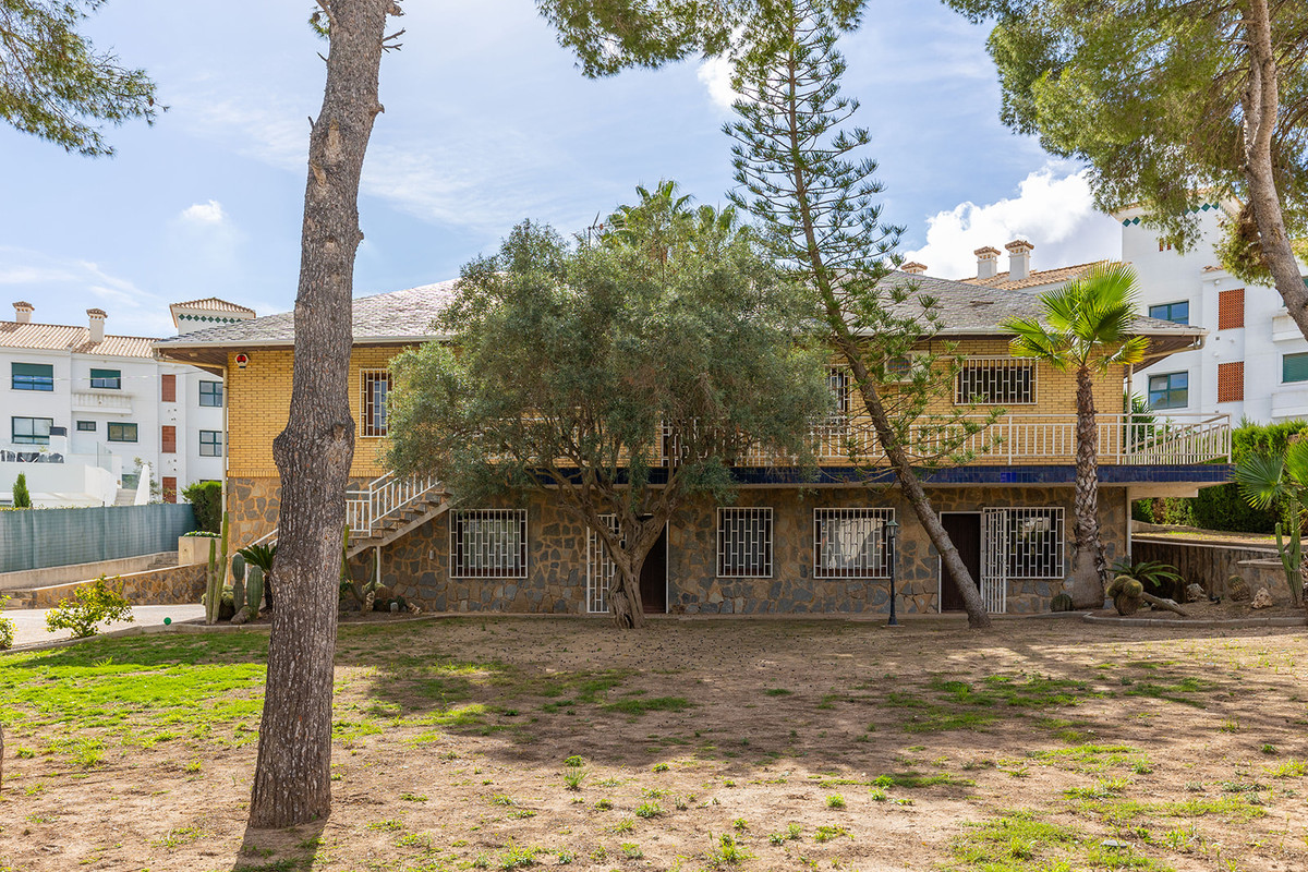 ShowFeedImage House – Detached Villa in Orihuela