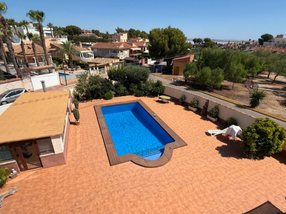 House – Detached Villa in Torrevieja