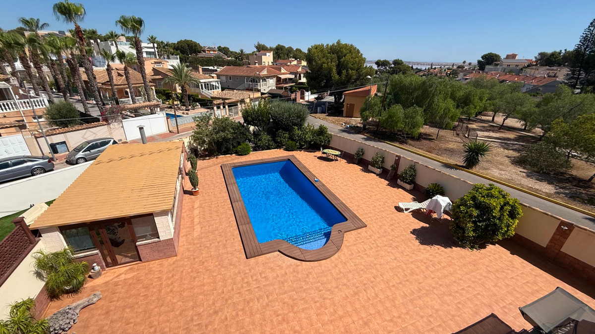House – Detached Villa in Torrevieja
