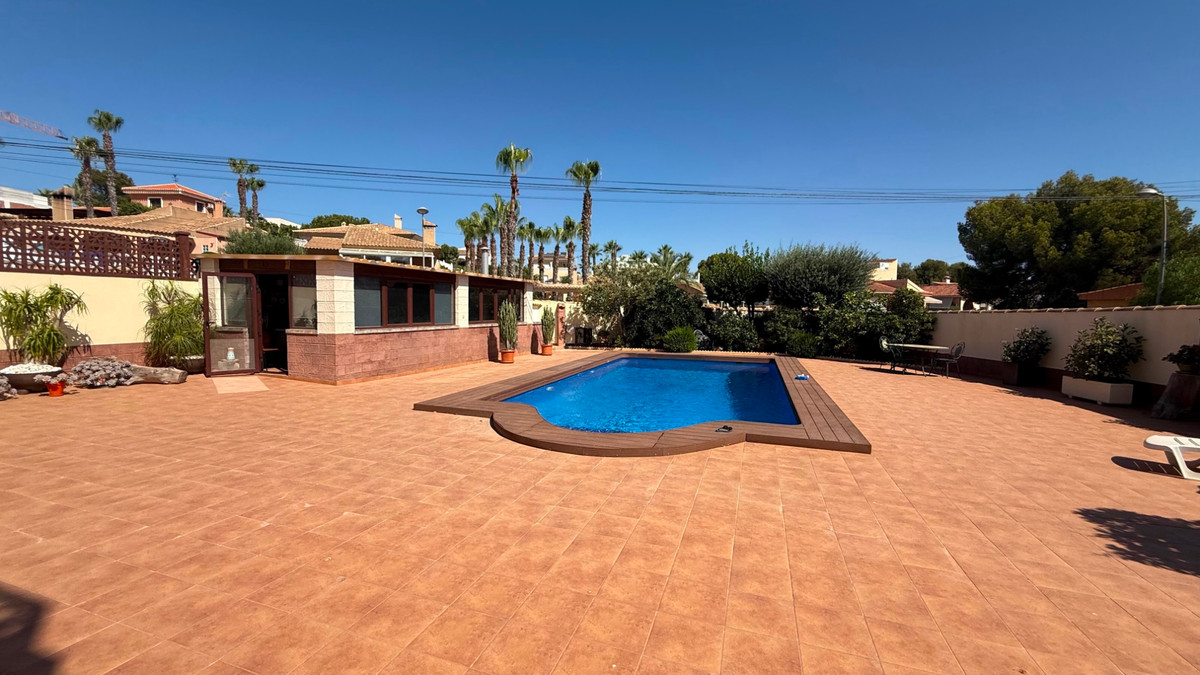 House – Detached Villa in Torrevieja