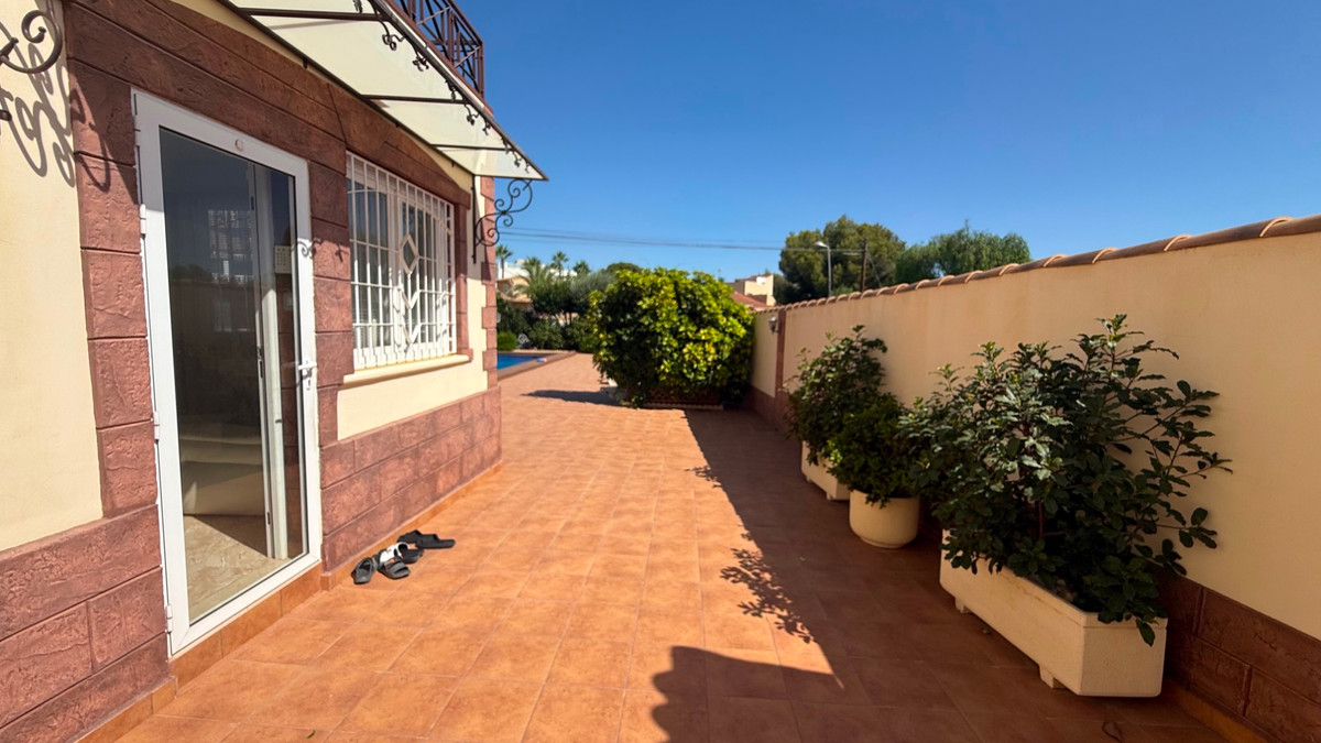 House – Detached Villa in Torrevieja