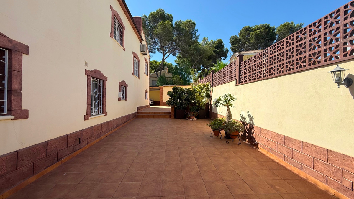 House – Detached Villa in Torrevieja