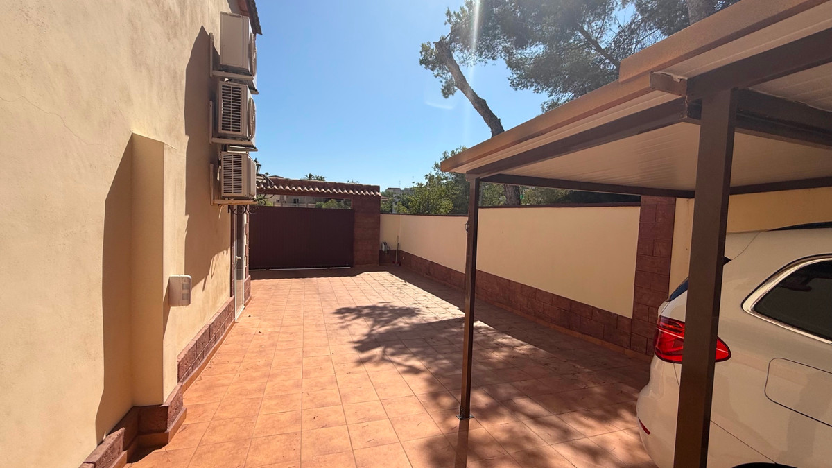 House – Detached Villa in Torrevieja