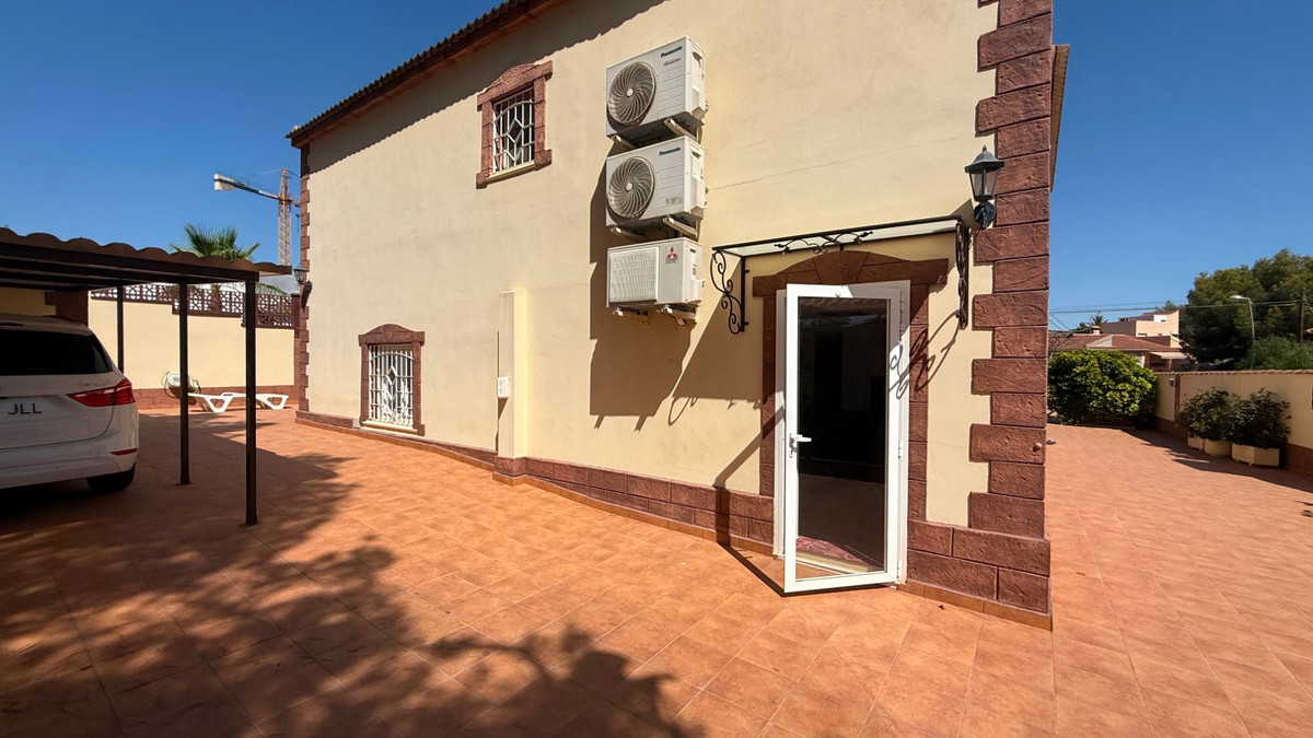 House – Detached Villa in Torrevieja