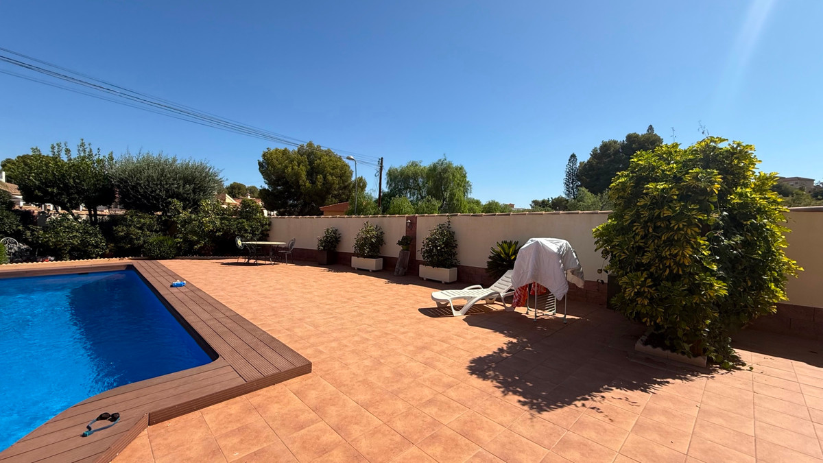 House – Detached Villa in Torrevieja