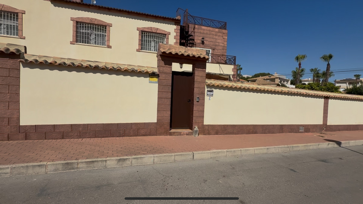 House – Detached Villa in Torrevieja