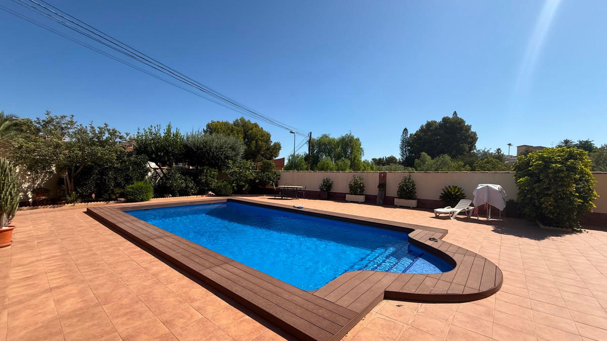 House – Detached Villa in Torrevieja