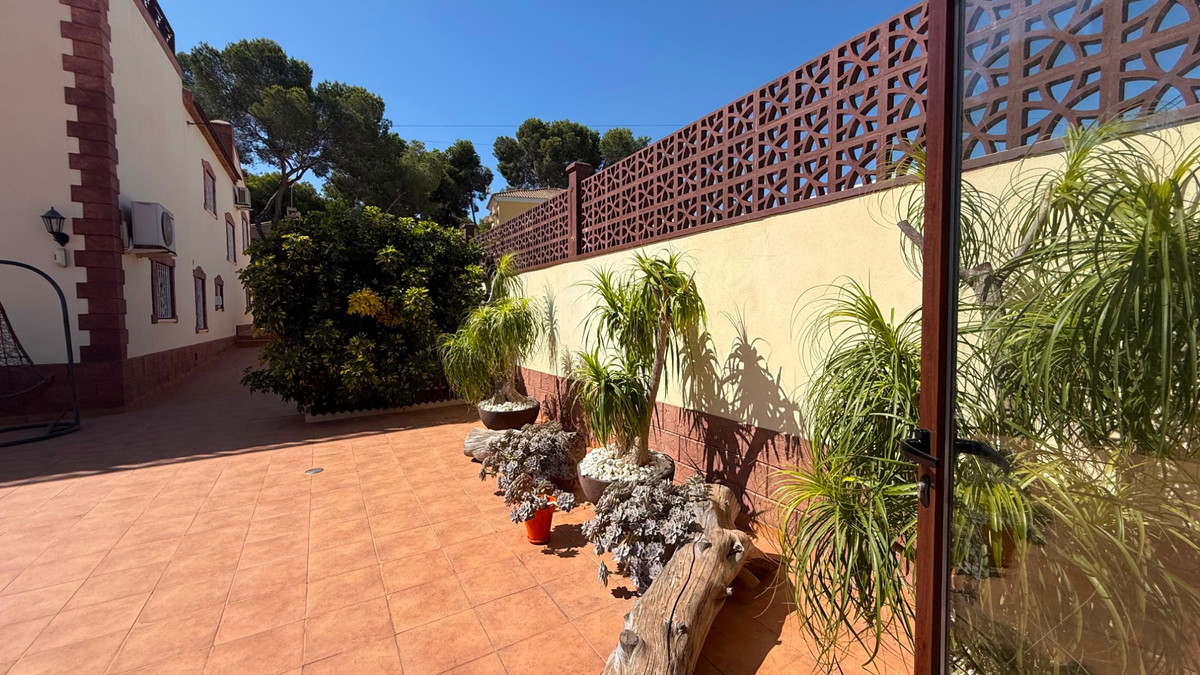 House – Detached Villa in Torrevieja