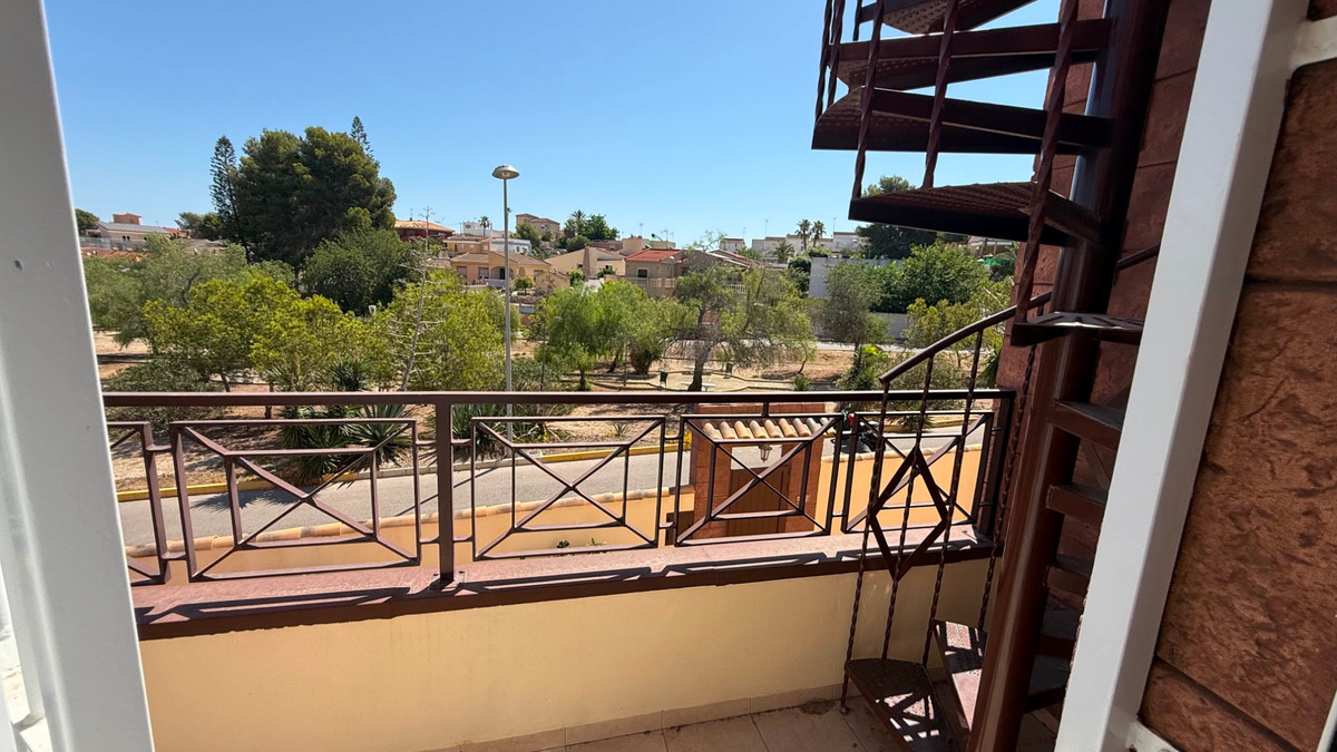 House – Detached Villa in Torrevieja