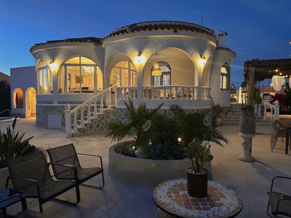 House – Detached Villa in Torrevieja