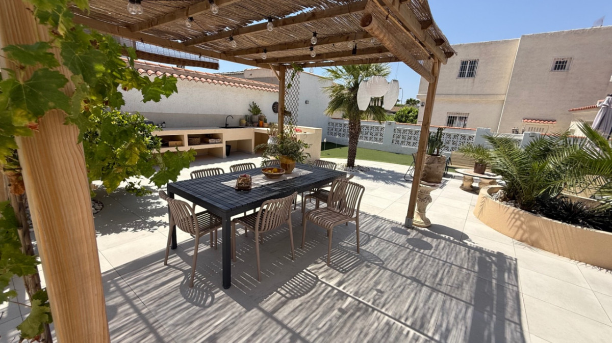 ShowFeedImage House – Detached Villa in Torrevieja