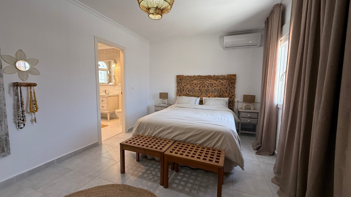 ShowFeedImage House – Detached Villa in Torrevieja