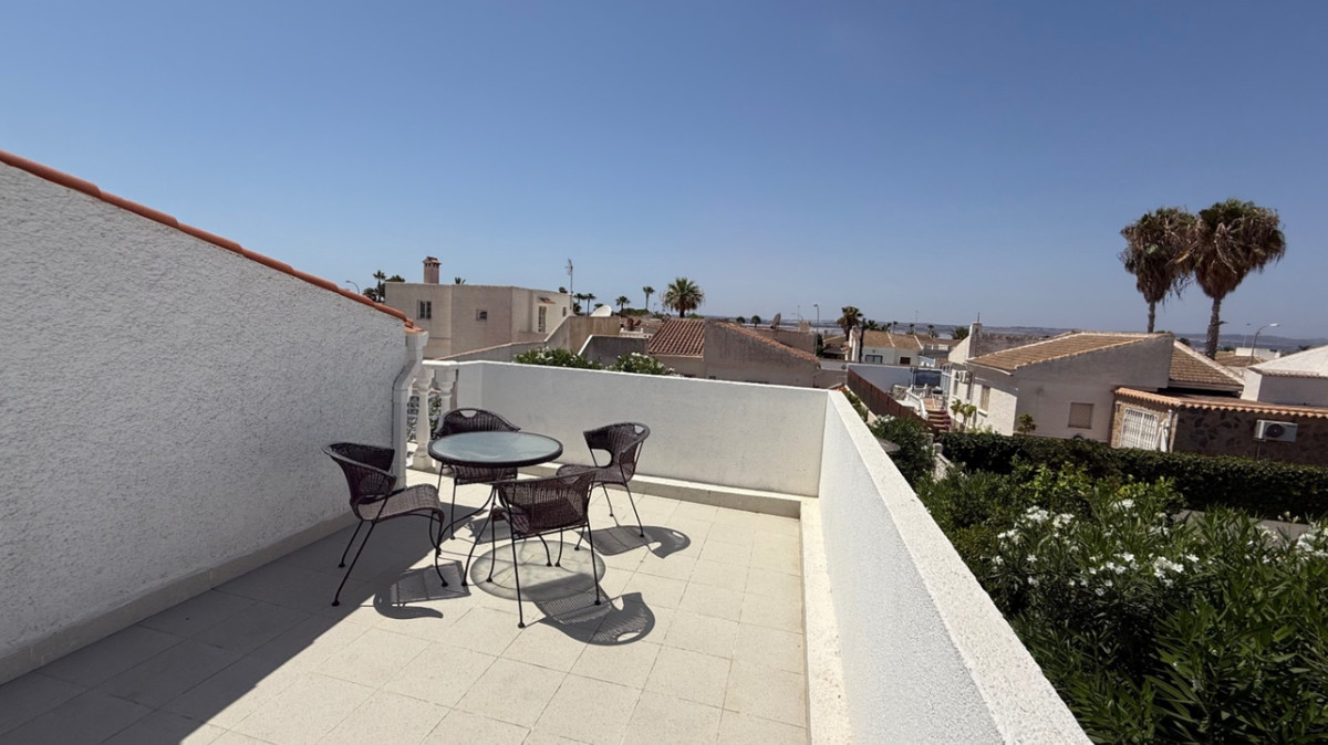 ShowFeedImage House – Detached Villa in Torrevieja