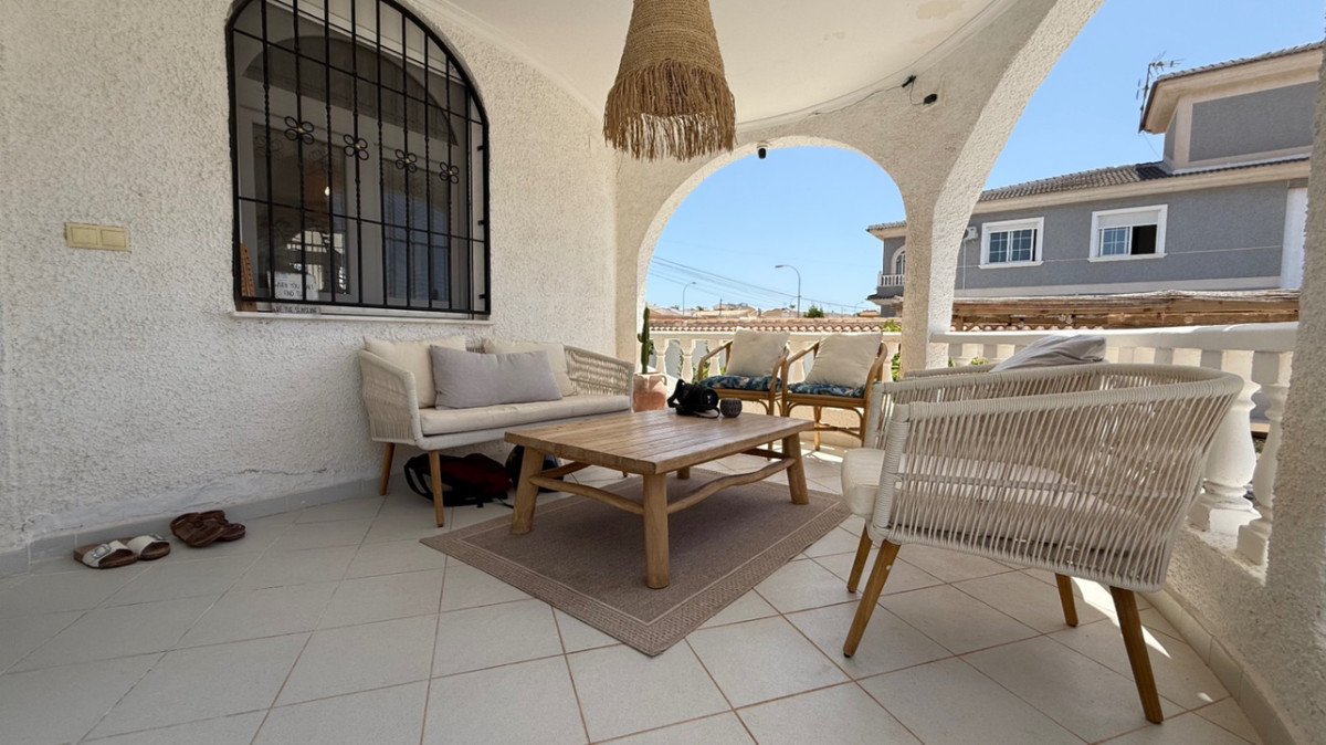 ShowFeedImage House – Detached Villa in Torrevieja