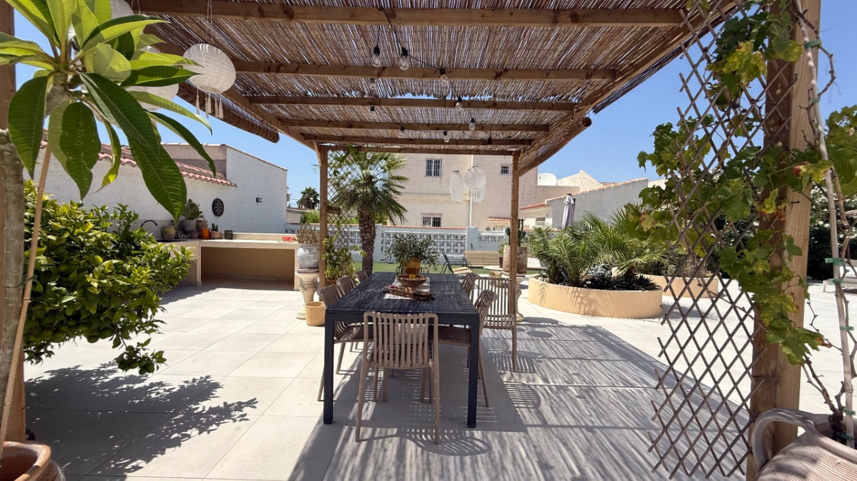 ShowFeedImage House – Detached Villa in Torrevieja