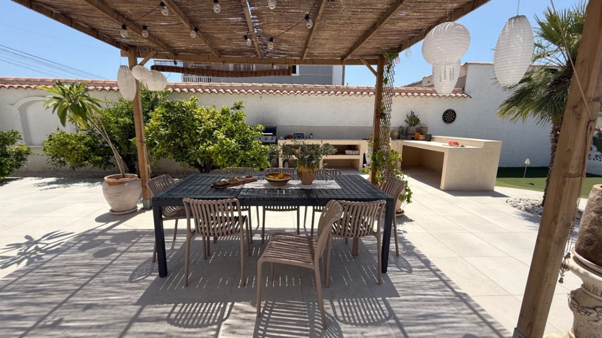 ShowFeedImage House – Detached Villa in Torrevieja