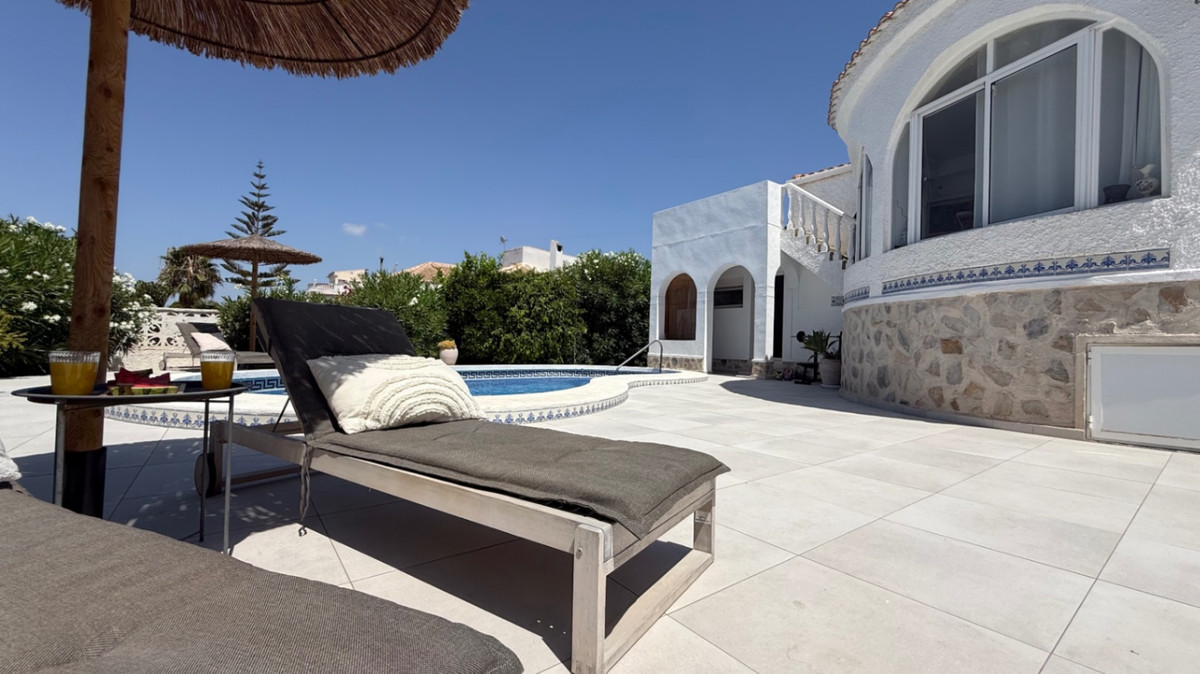 ShowFeedImage House – Detached Villa in Torrevieja