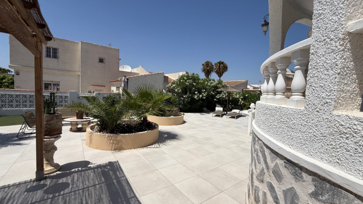 ShowFeedImage House – Detached Villa in Torrevieja