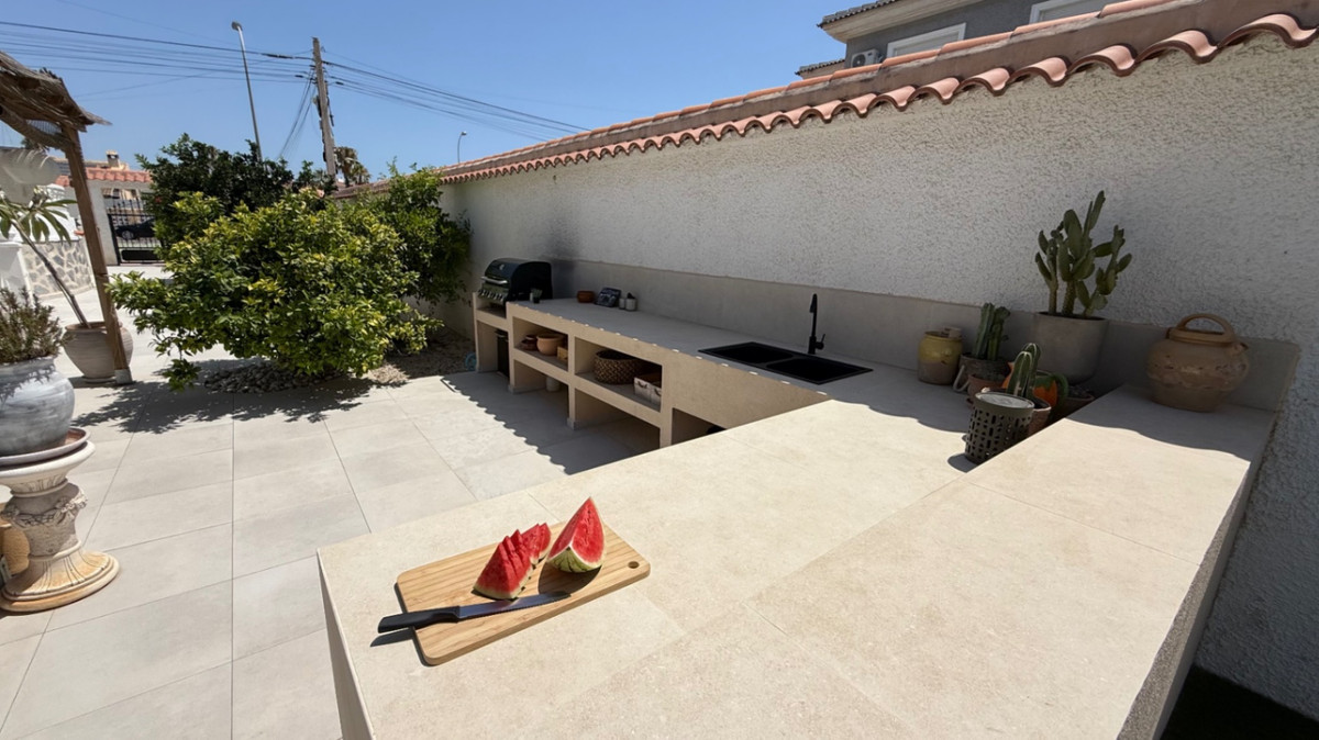 ShowFeedImage House – Detached Villa in Torrevieja