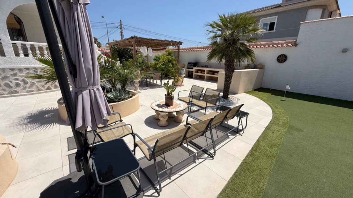 ShowFeedImage House – Detached Villa in Torrevieja