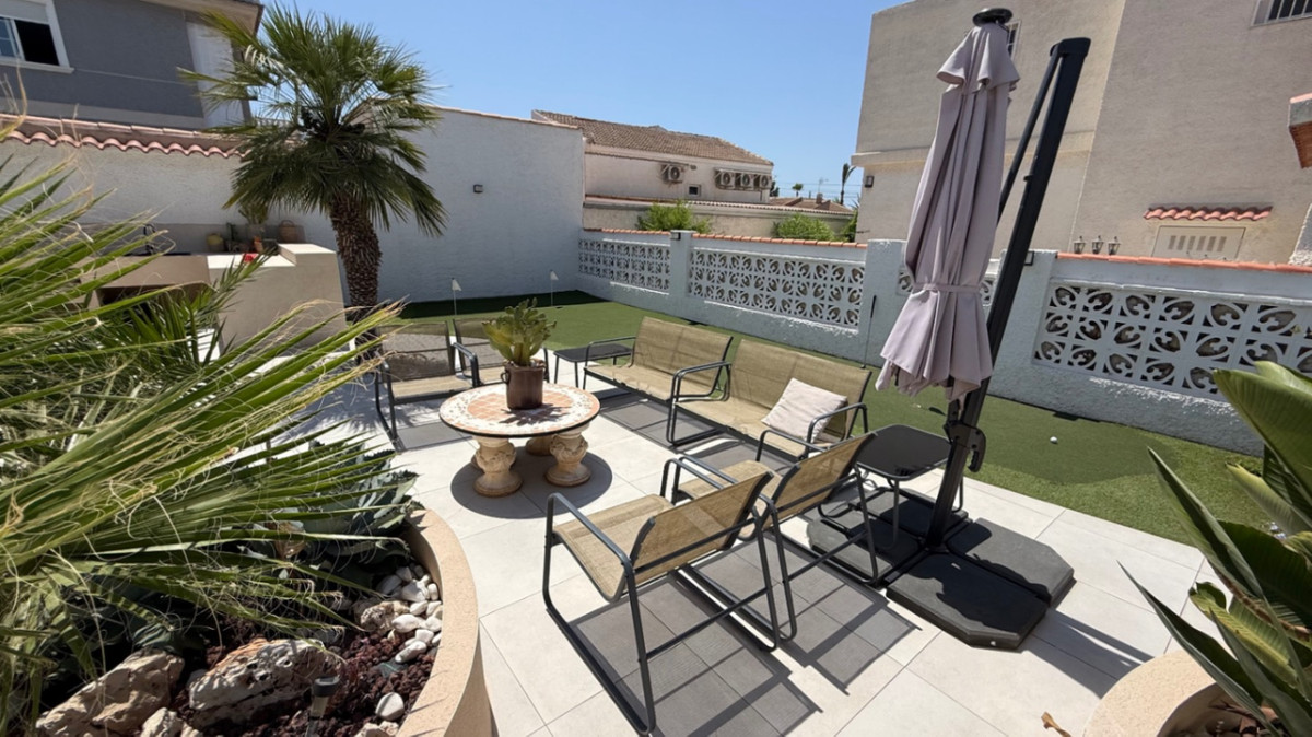 ShowFeedImage House – Detached Villa in Torrevieja