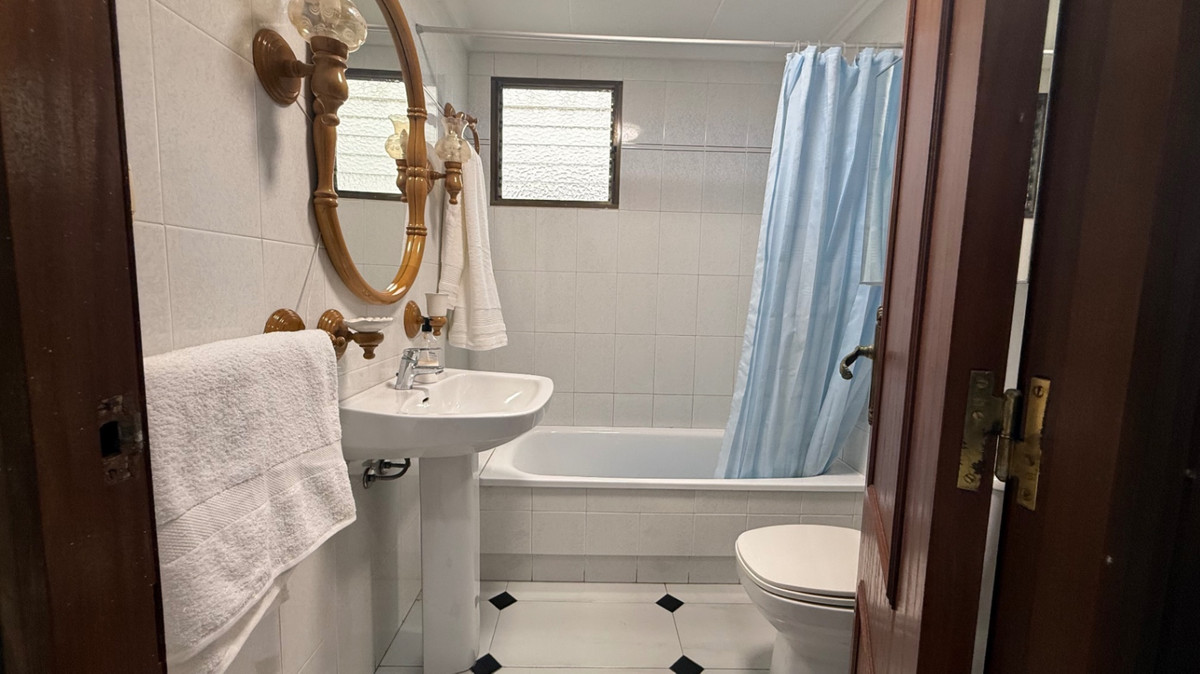 ShowFeedImage Apartment – Middle Floor Apartment in Torrevieja