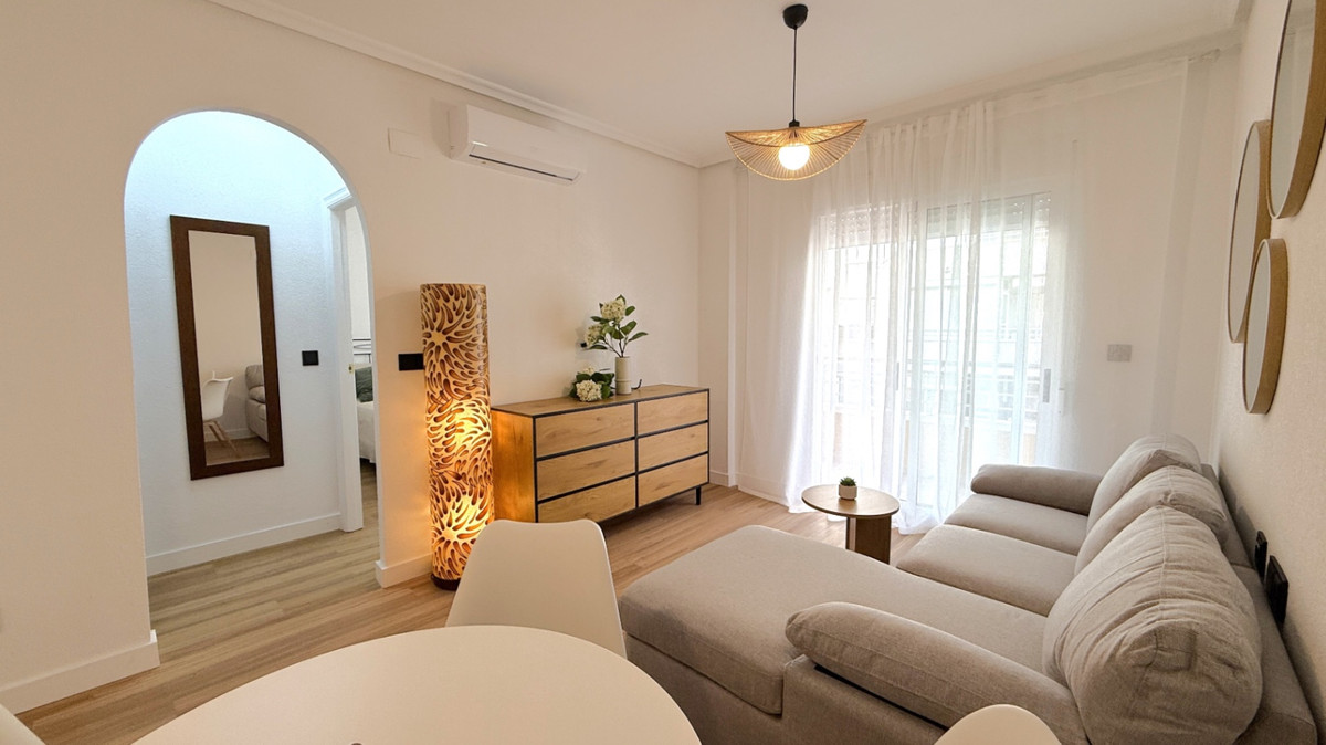 Apartment – Middle Floor Apartment in Torrevieja