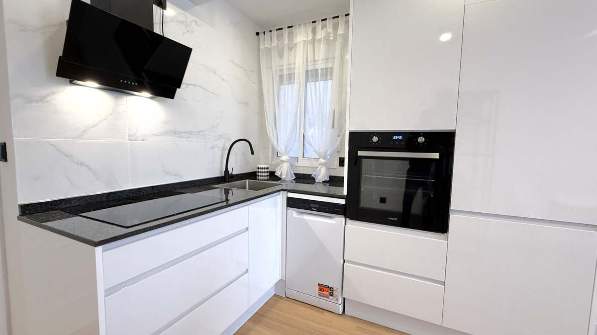 Apartment – Middle Floor Apartment in Torrevieja