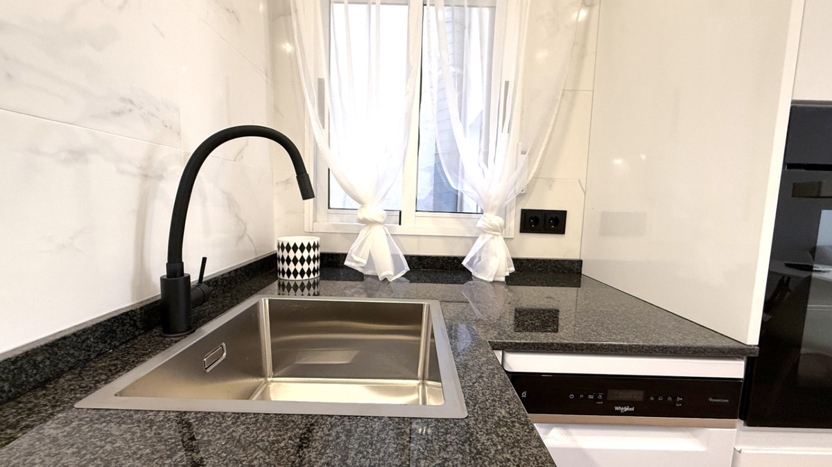 Apartment – Middle Floor Apartment in Torrevieja
