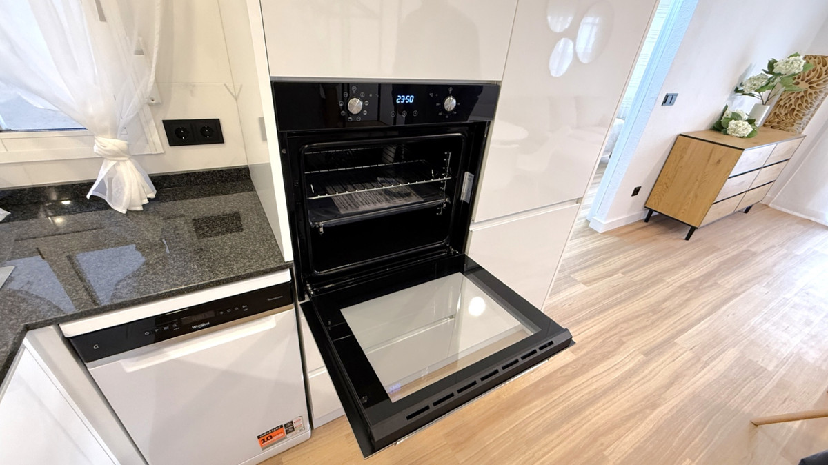 Apartment – Middle Floor Apartment in Torrevieja