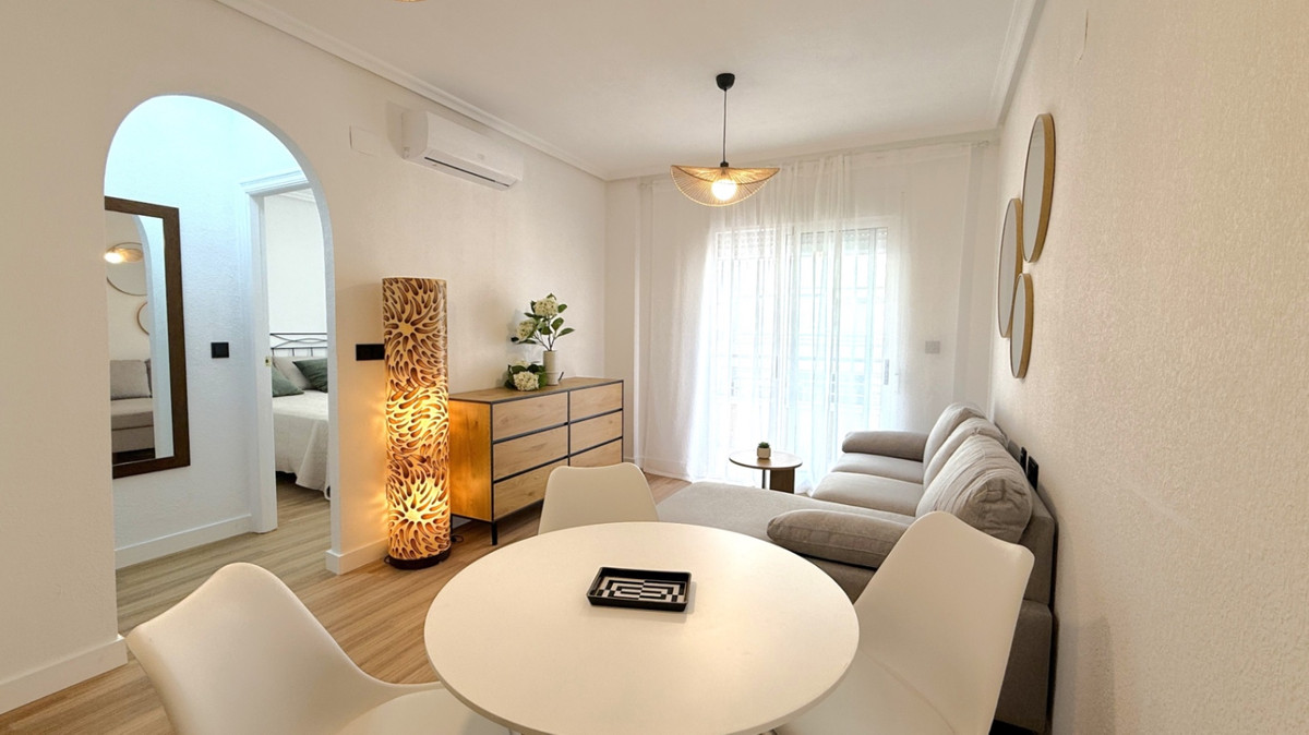 Apartment – Middle Floor Apartment in Torrevieja