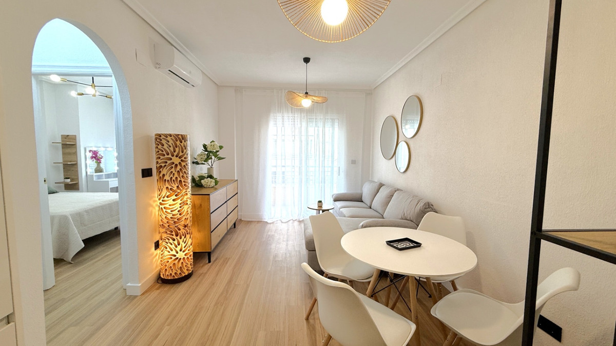 Apartment – Middle Floor Apartment in Torrevieja