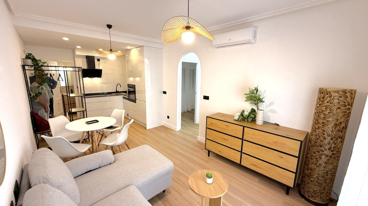 Apartment – Middle Floor Apartment in Torrevieja