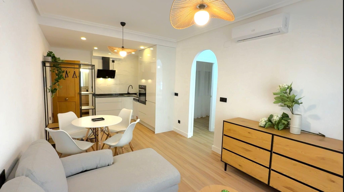 Apartment – Middle Floor Apartment in Torrevieja