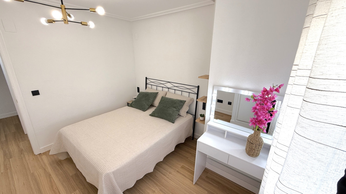 Apartment – Middle Floor Apartment in Torrevieja