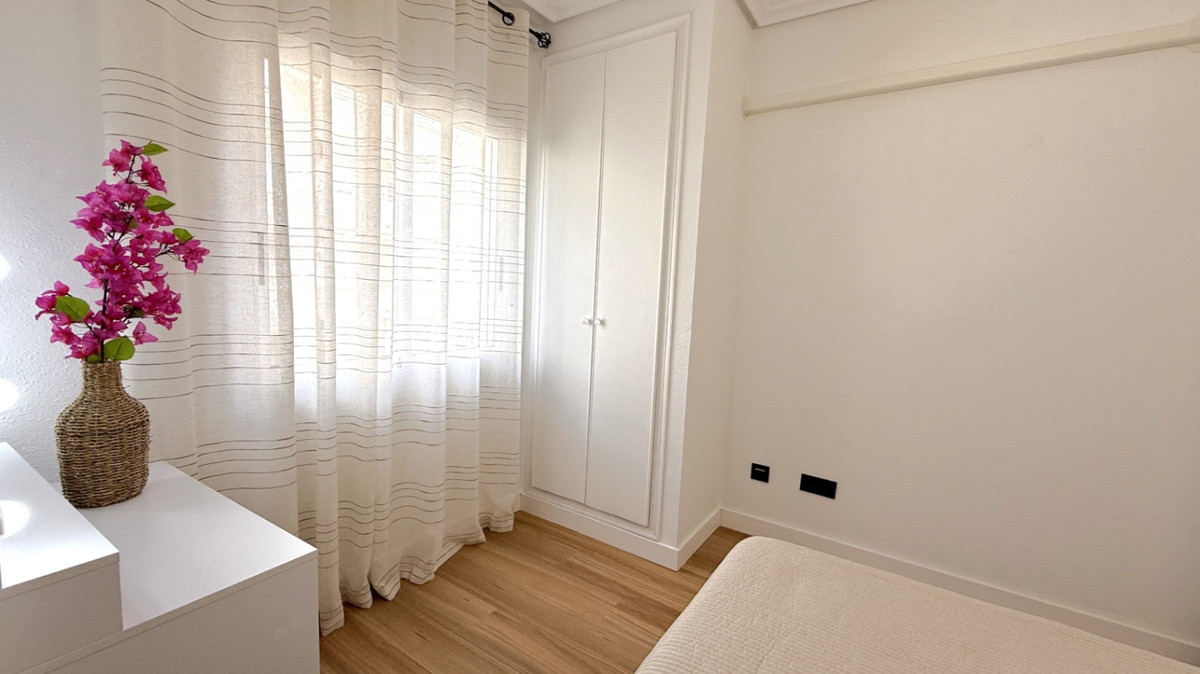 Apartment – Middle Floor Apartment in Torrevieja